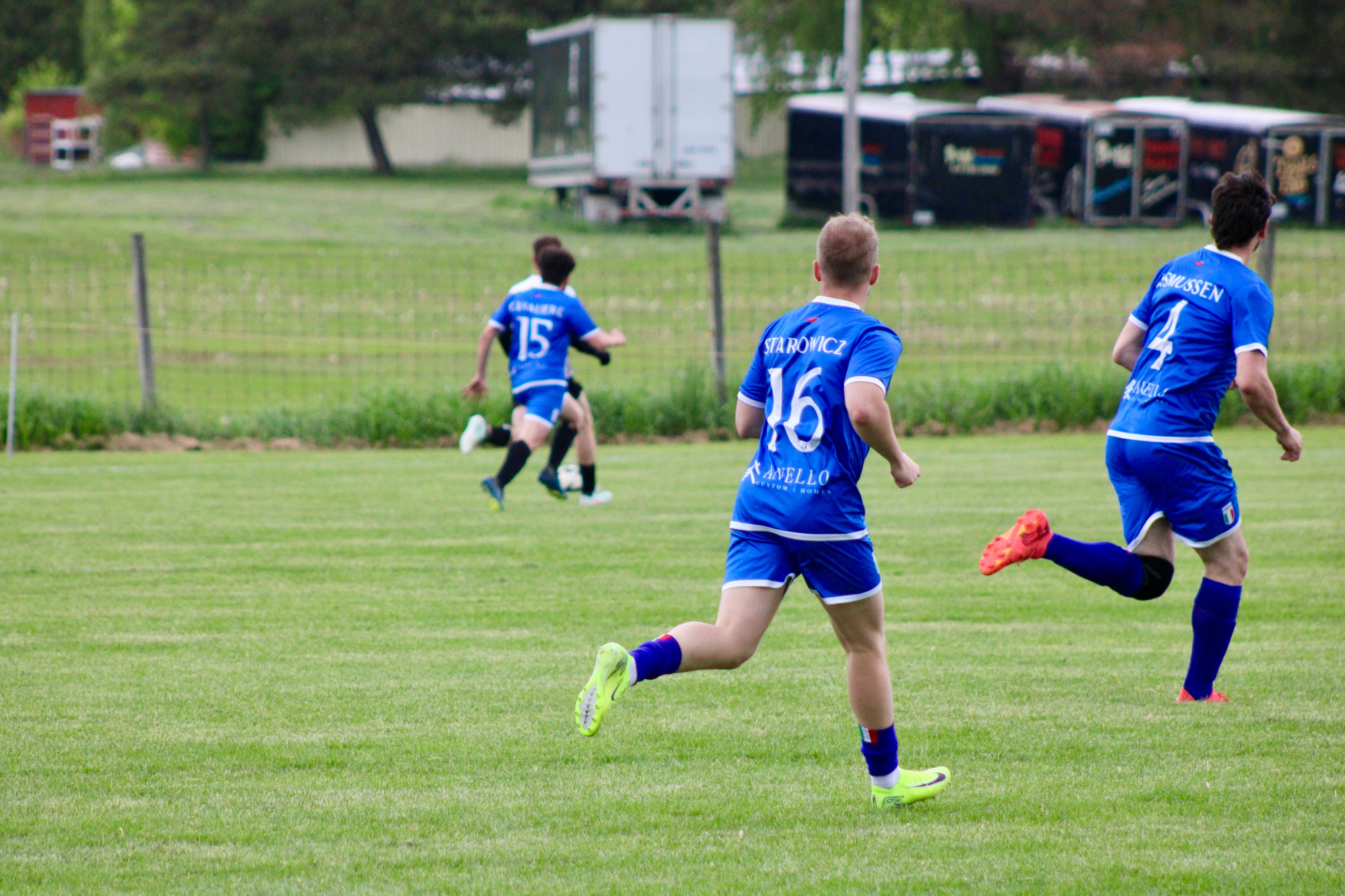 Curinga FC player in action during outdoor 2025 match