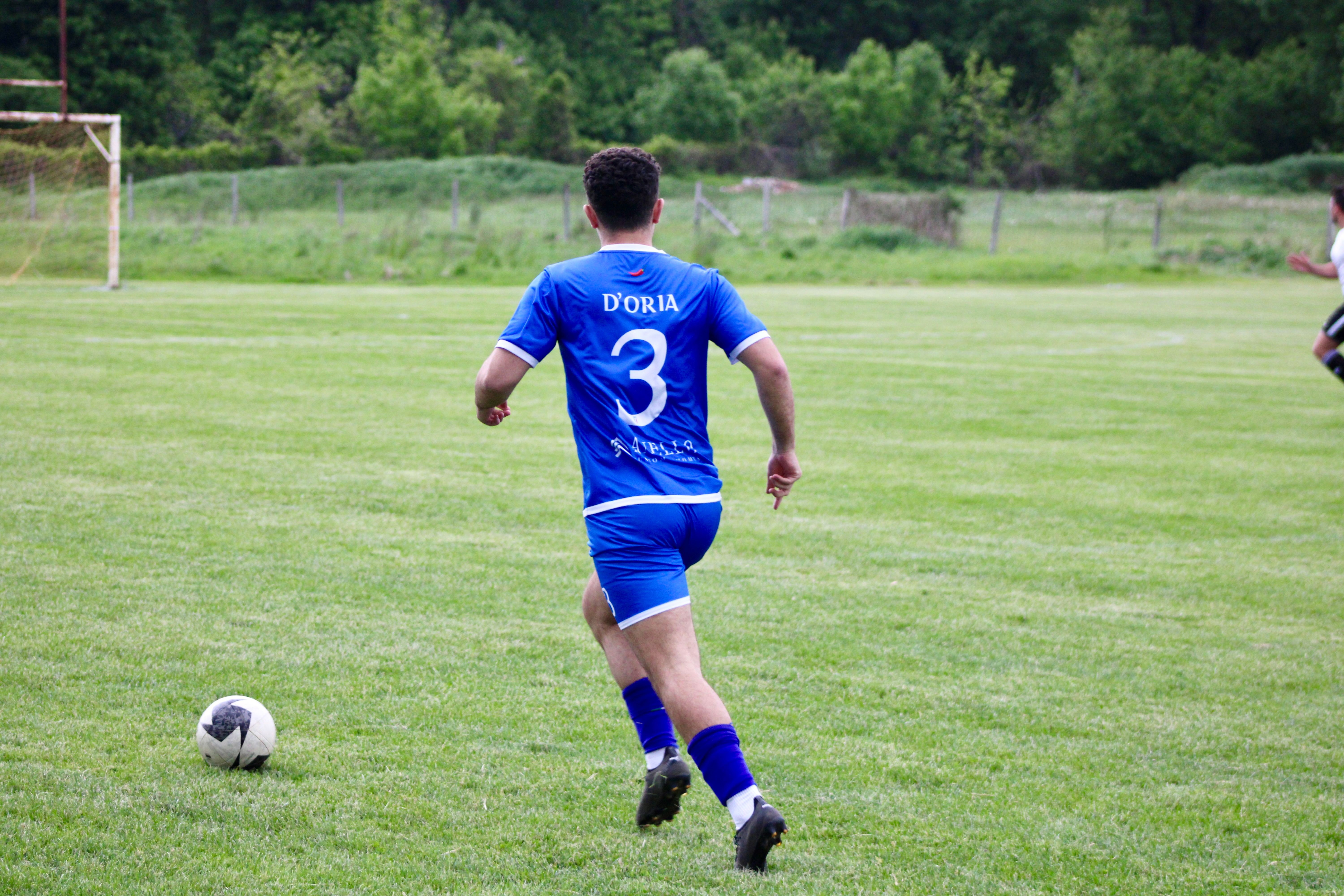 Curinga FC player in outdoor 2025 match
